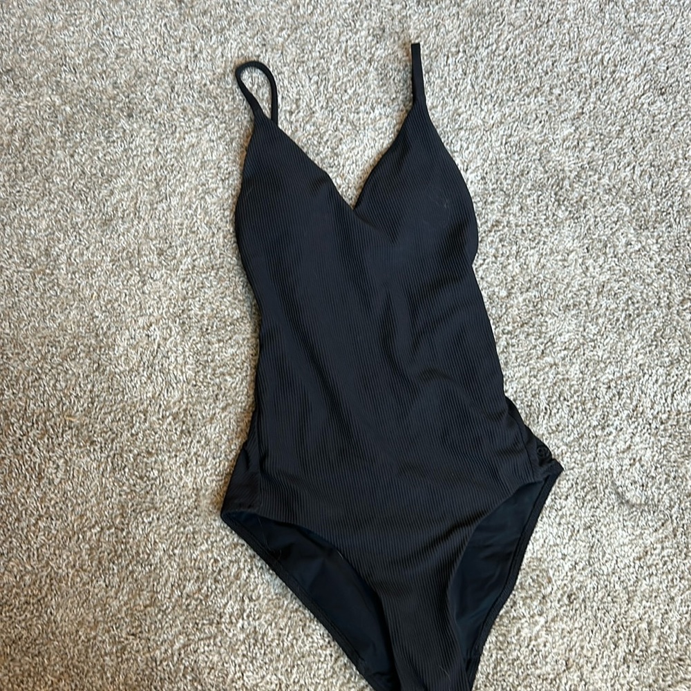Lululemon black one piece swimsuit size 4